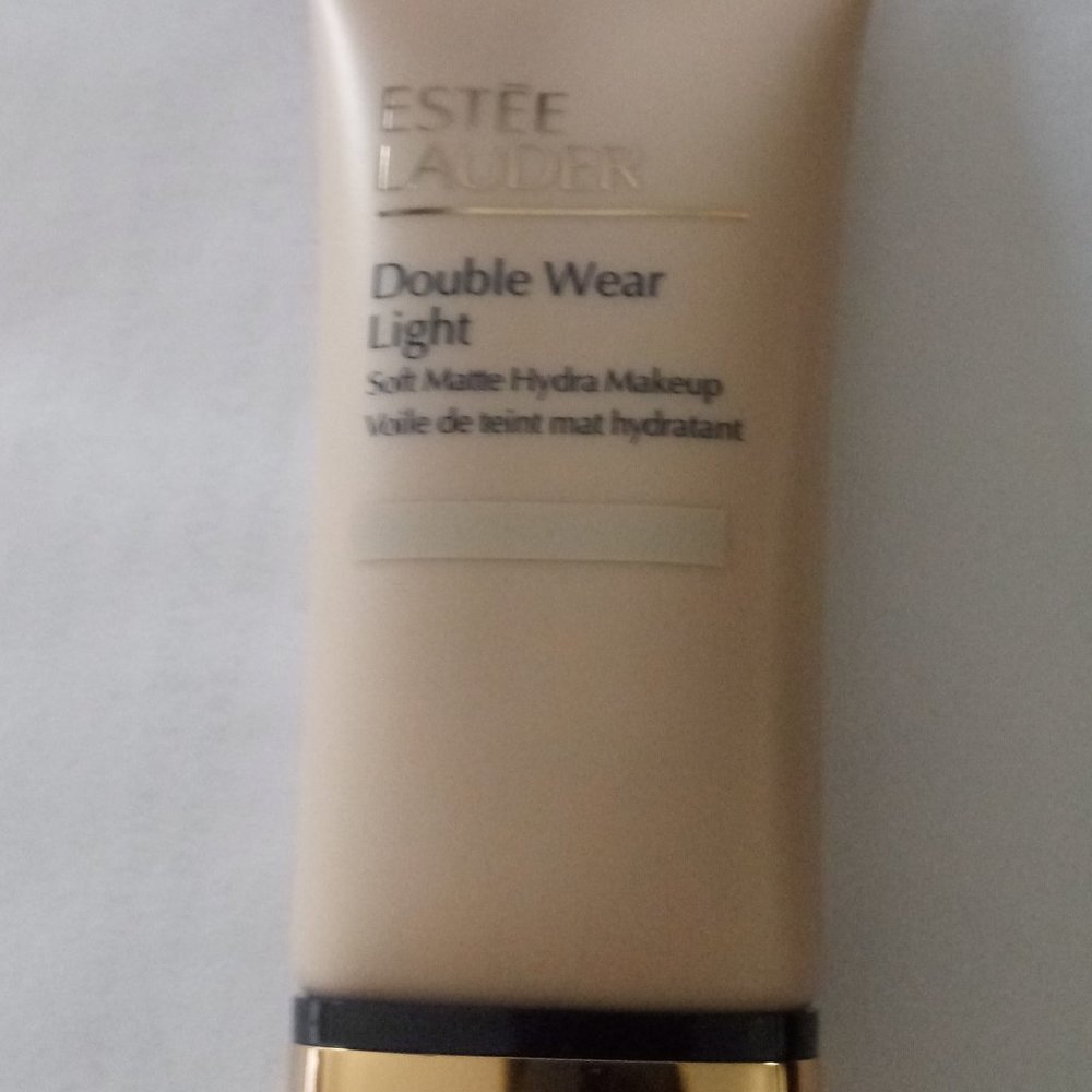 Estee Lauder Double Wear Light Foundation-Shell